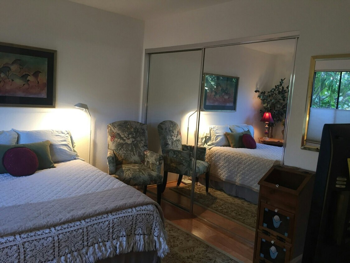 Primary Photo - 3375 Foothill Road, Unit 522B