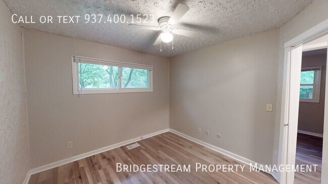 Building Photo - Nice 3 bedroom, 1.5 bath home with 1 car a...