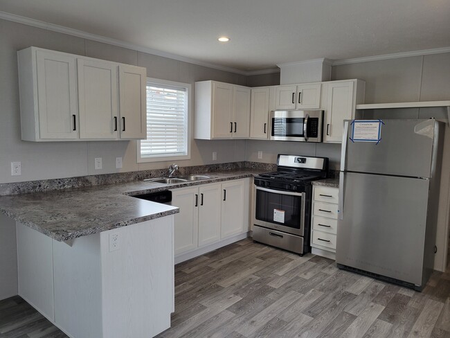 Building Photo - 15852 Croatia Dr