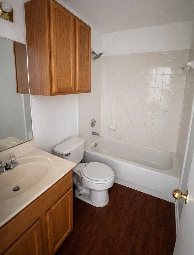 Foto del edificio - AVAILABLE NOW! Pets Allowed!