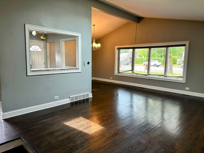 Foto del edificio - 5535 Oakton St