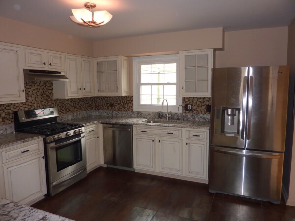 Foto del edificio - 2128 Primrose Ln
