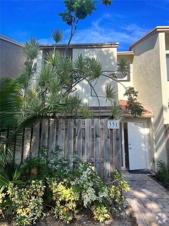 Building Photo - 331 City View Dr