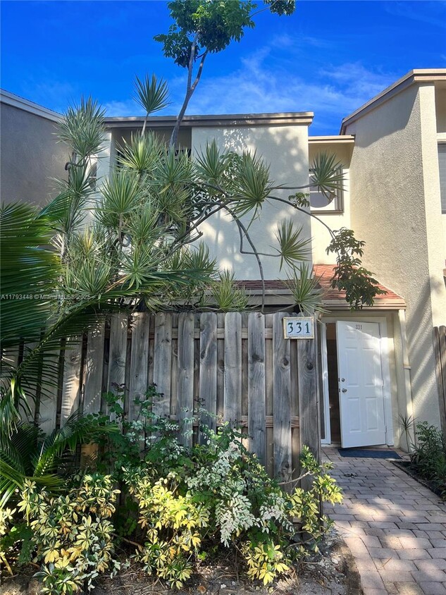 Foto principal - 331 City View Dr