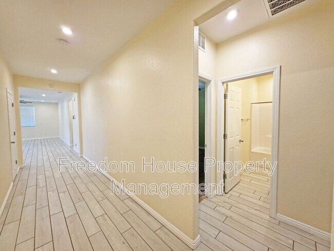 Building Photo - 3603 E Polk Ave