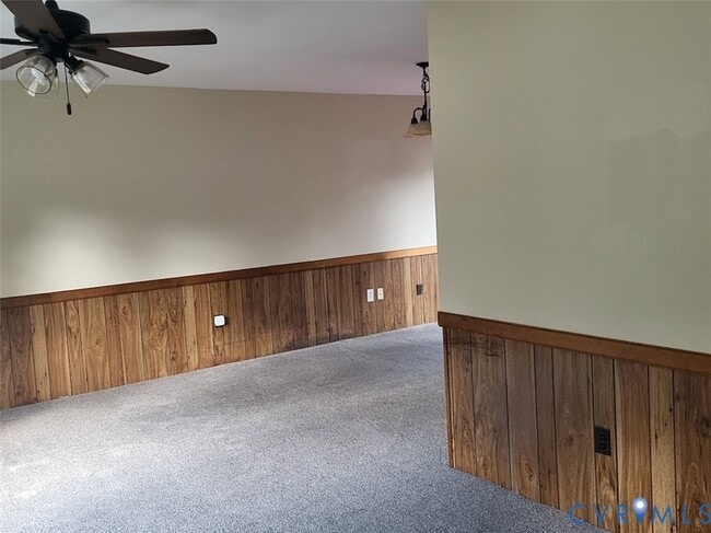 Building Photo - 206 Spring Dr