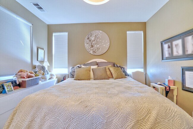 Building Photo - Light, Bright and Warm 2 Bedroom, 2.5 Bath...