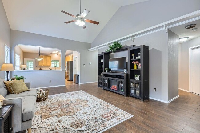 Foto del edificio - 803 Hank Aaron Ln