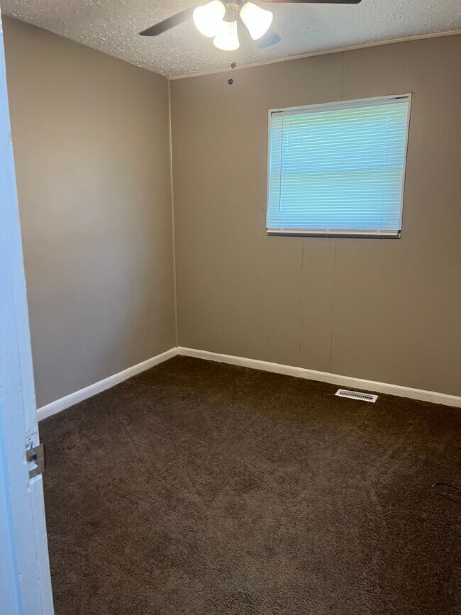 Foto del edificio - 3709-3711 Kinnear Ave