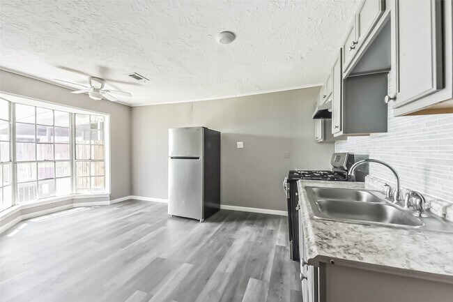 Foto del edificio - 14249 Brownsville St
