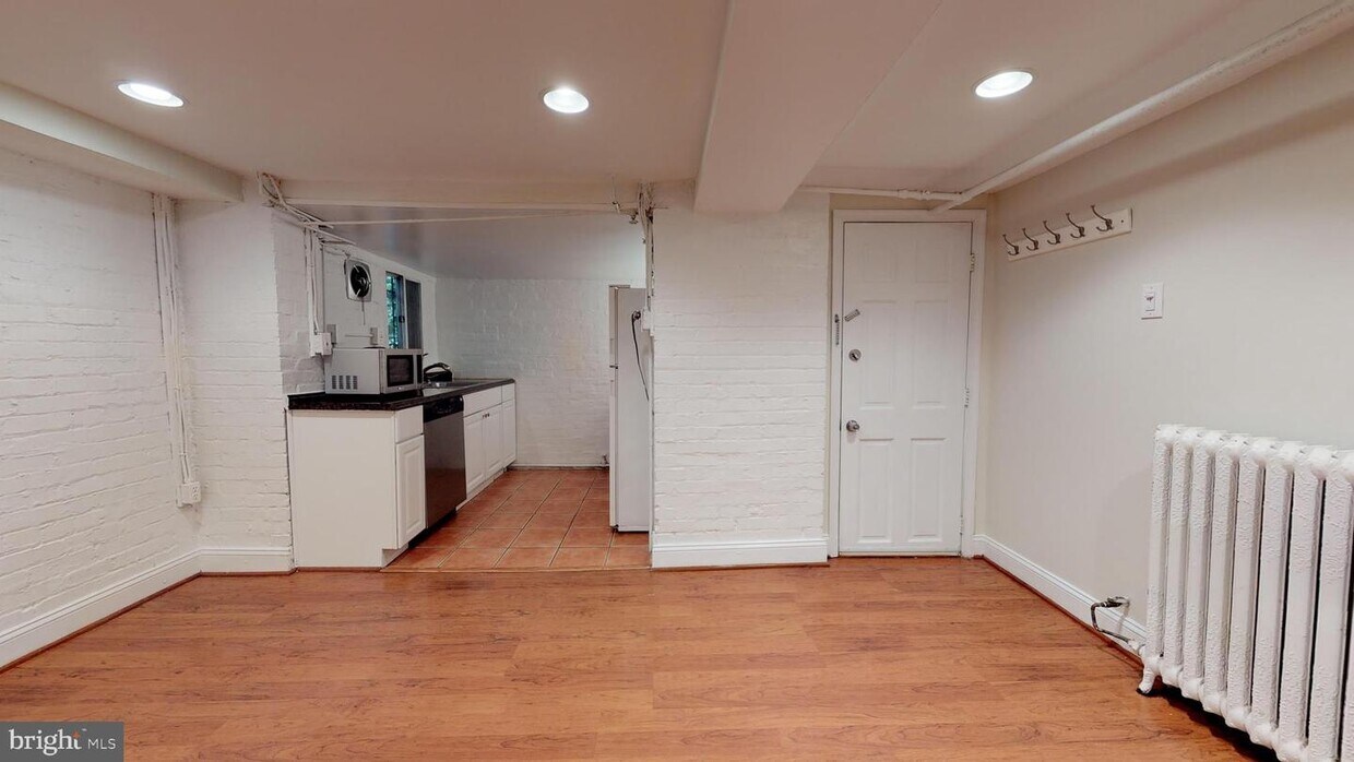 2634 Woodley Pl NW Unit B, Washington, DC 20008 Room for Rent in