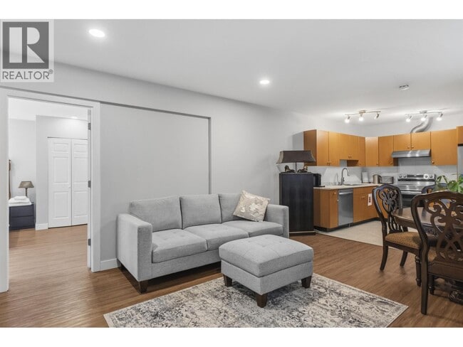Building Photo - 4225 Evergreen Ave