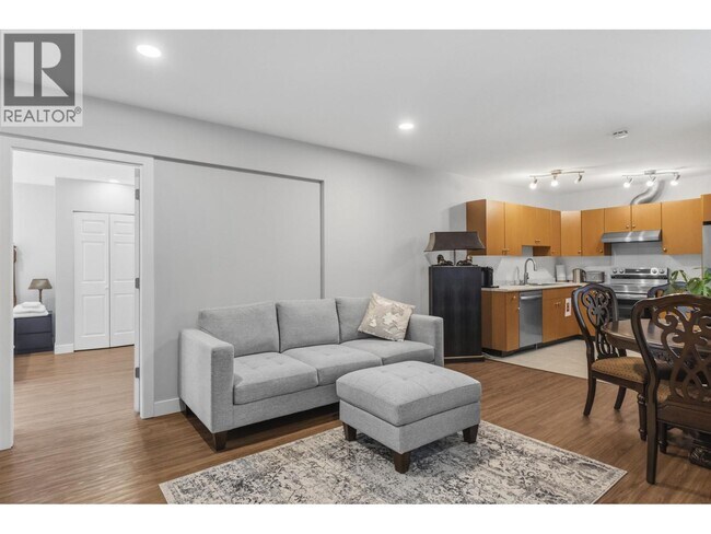 Photo du bâtiment - 4225 Evergreen Ave
