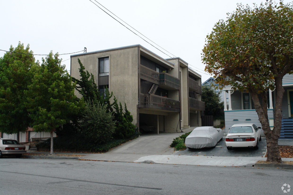 Foto del edificio - 150 Santa Inez Ave