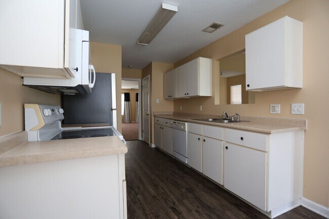 Building Photo - 5039 Scotch Pine Ave