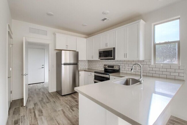 Building Photo - 300 N Gila Springs Blvd