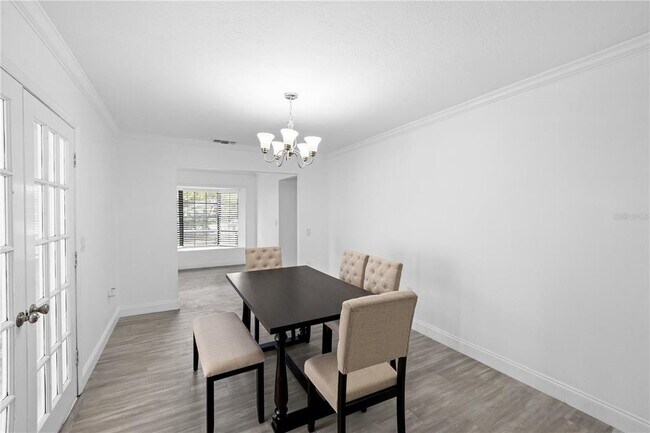 Foto del edificio - 5022 Riverwood Cir