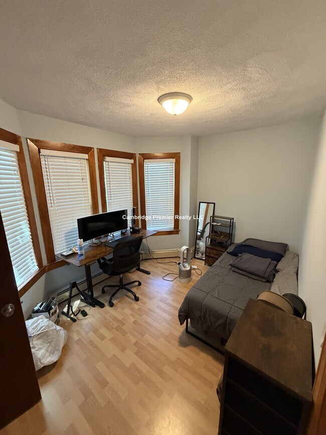 Foto del edificio - 83-89 Webster Ave. Unit 3