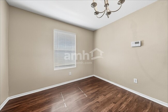 Building Photo - 1120 Boxwood Dr