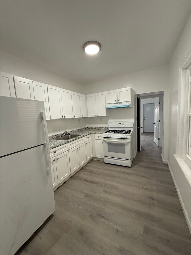 Foto del edificio - Nice size house for rent freshly done