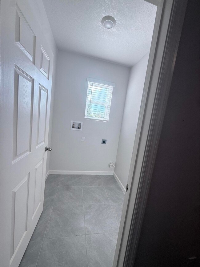 Foto del edificio - 12134 Rimini Wy