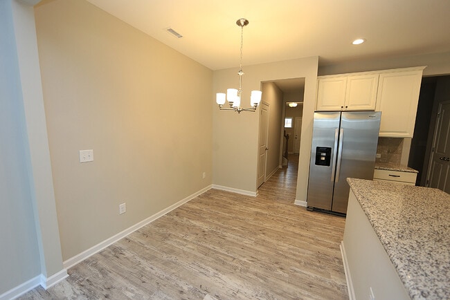 Building Photo - 806 Talbot Pl