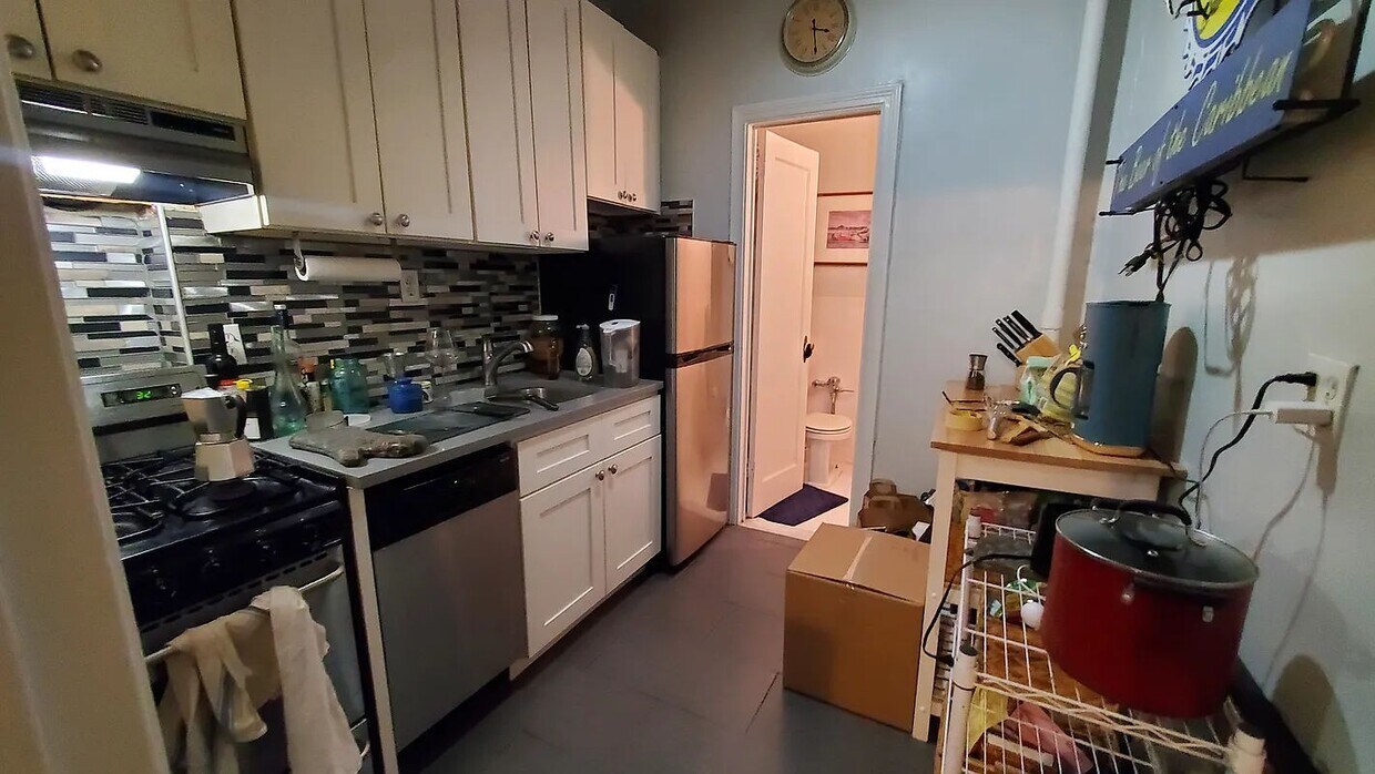 Primary Photo - 211 East 88th Street