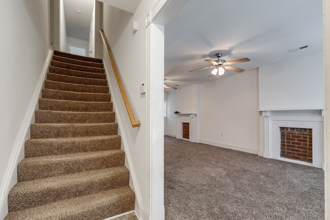 Building Photo - 1808 Parkwood Ave