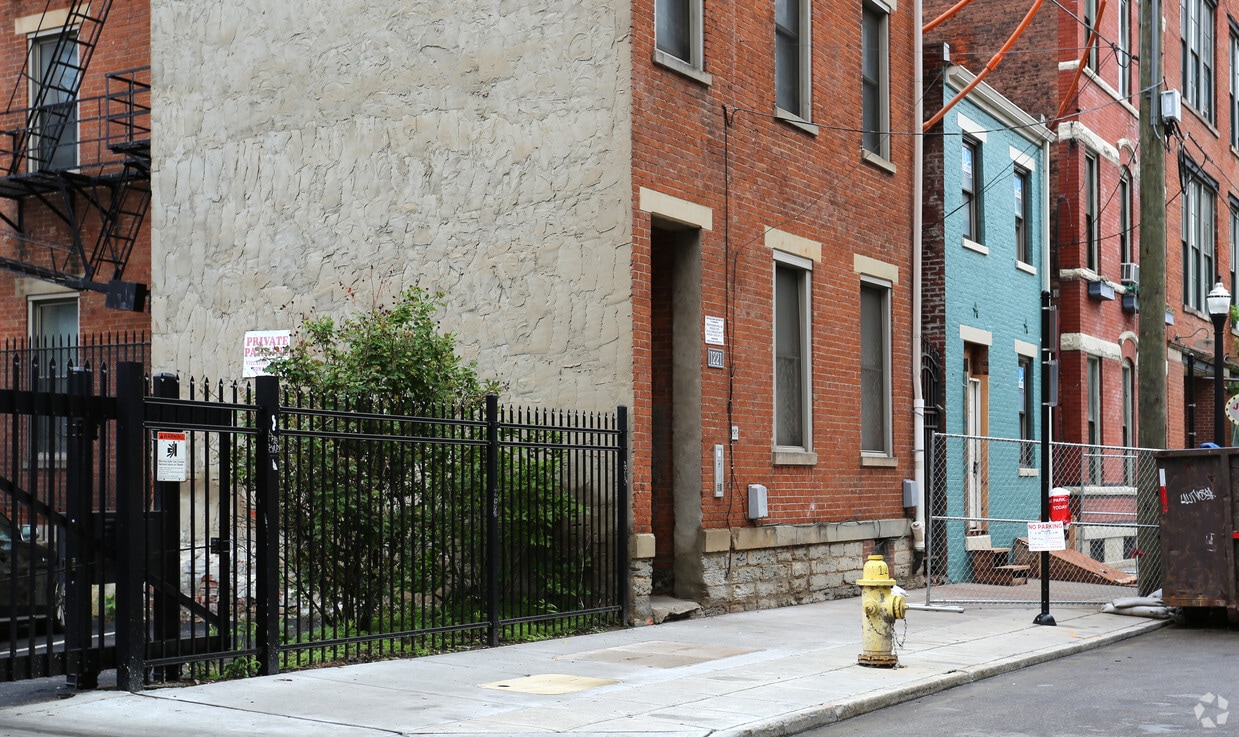 Building Photo - 1221 Jackson St