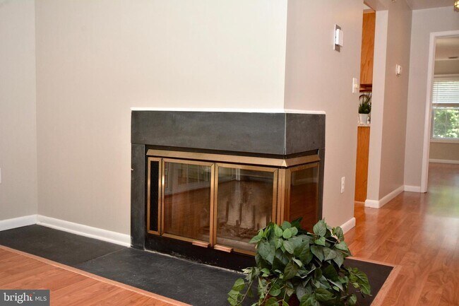 Building Photo - 113 Cascade Ct