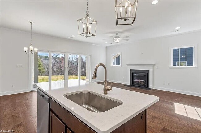 Foto del edificio - 1675 Ashmead Ln