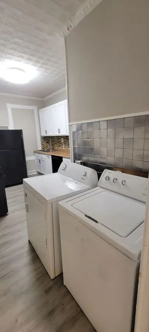 Foto del edificio - 1940 W Lexington St