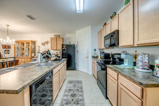 Building Photo - Coming Soon: Spacious 4BD/2BA Home With Fe...
