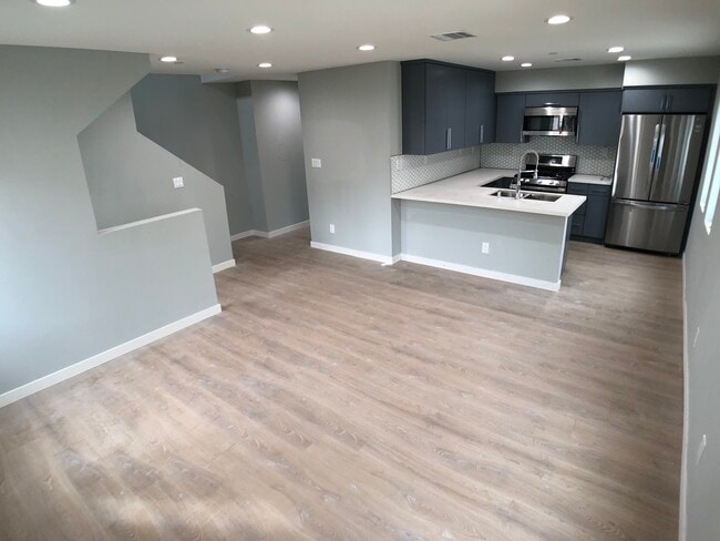 Photo - 4271 1/2 Rosewood Ave. Townhome