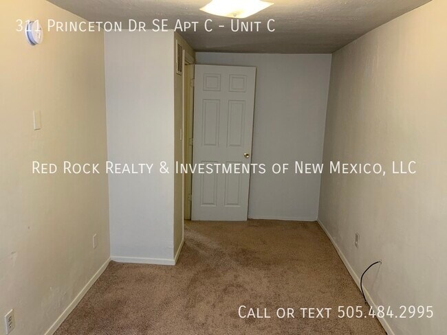 Building Photo - 3BD/1BA Detached House Near UNM!