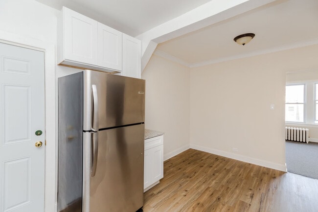 Building Photo - 4204 N Kimball Ave