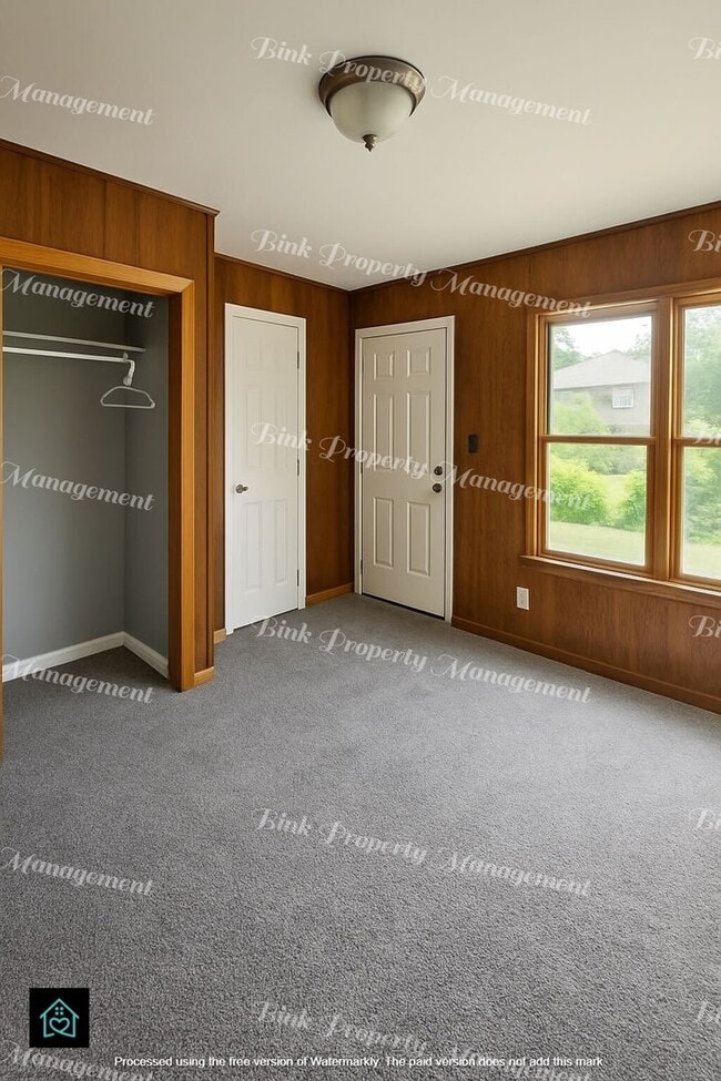 Building Photo - 5943-5945 Lakeview