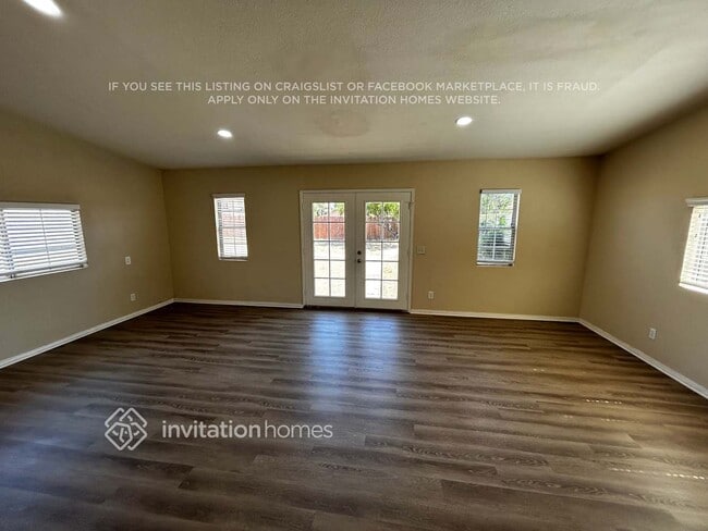 Building Photo - 14845 Cambria St