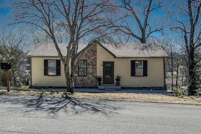 Building Photo - 3 br, 1.5 bath House - 224 Flora Maxwell Rd