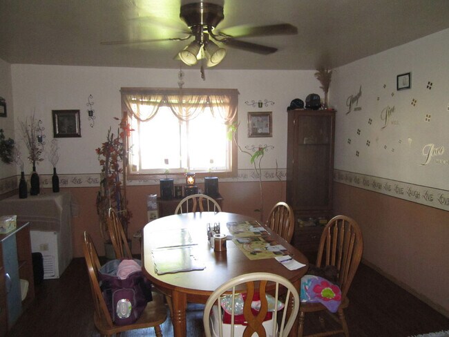 Building Photo - 602 16th Ave, E