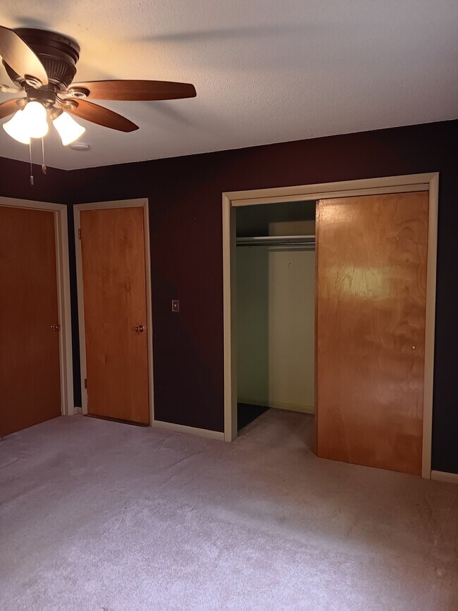 Foto del edificio - 2479 Malletts Bay Ave