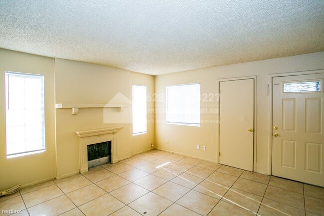 Building Photo - 2 br, 1 bath 4plex - 916 Bridgewater St. U...