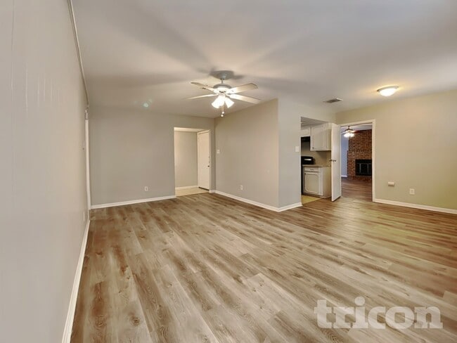 Building Photo - 6422 French Chateau Dr