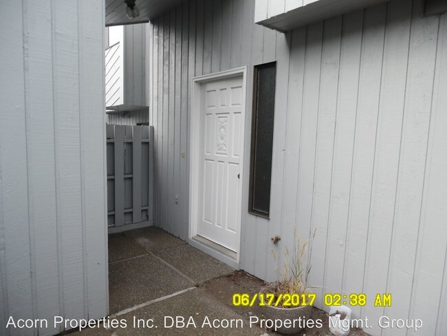 Building Photo - 1616 Skyline Way