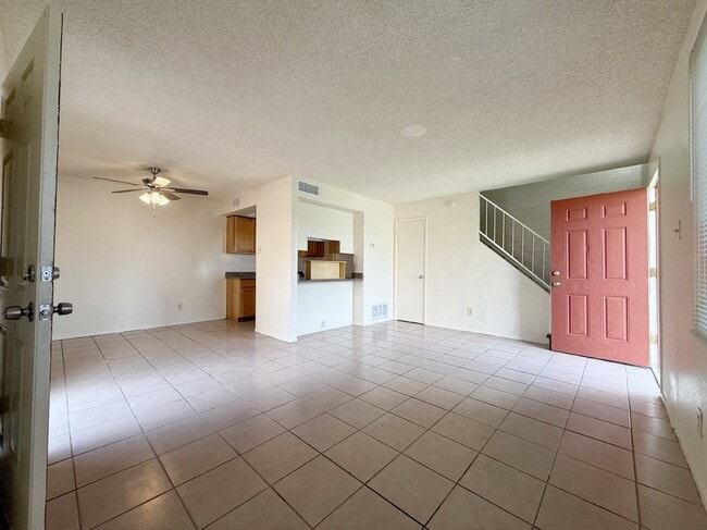 Building Photo - 5039 N 39th Dr