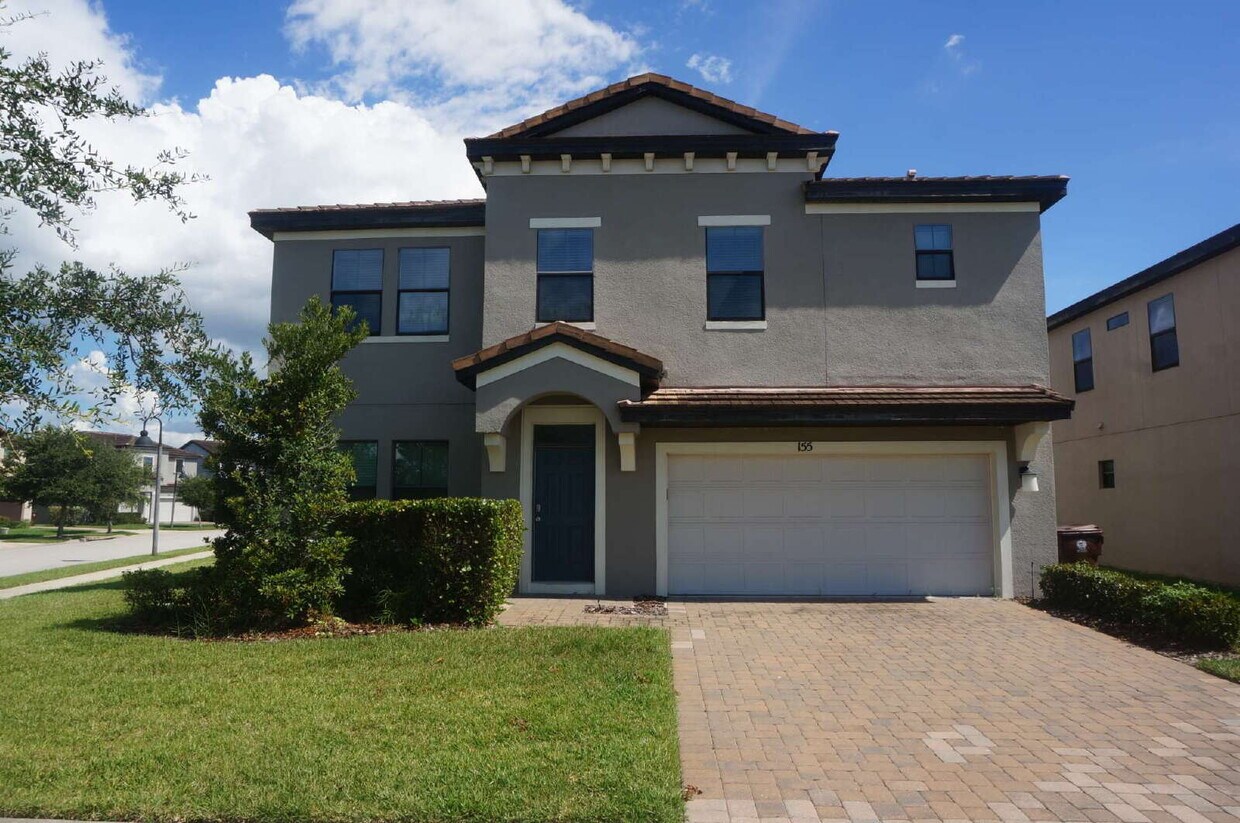 Foto principal - Spacious 5-Bedroom Retreat with 4.5 Baths ...