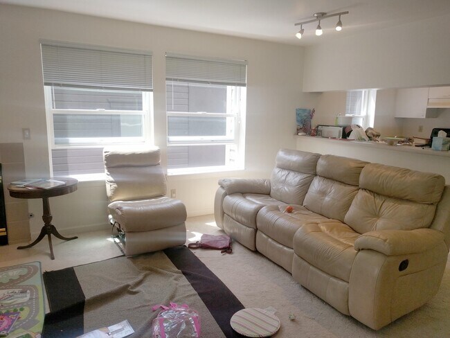 Foto del edificio - Fabulous 2BDR in Upper Queen Anne with Pri...