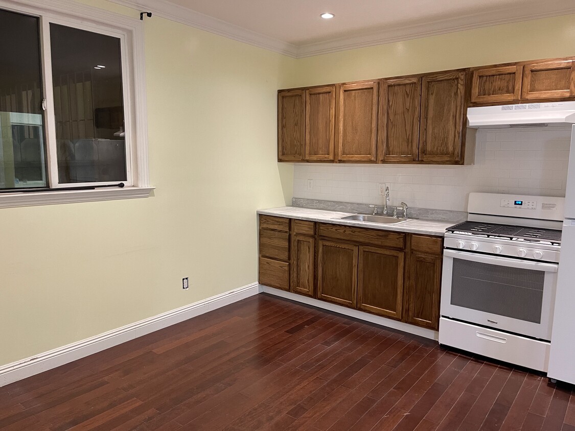 Brand new kitchen appliances - 4207 Folsom St