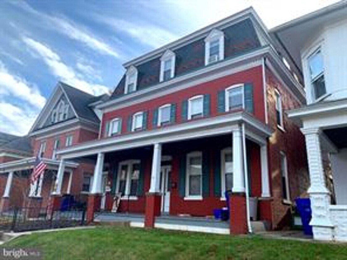 51 E North Ave Unit Apt 3, Hagerstown, MD 21740 Room for Rent in Hagerstown, MD