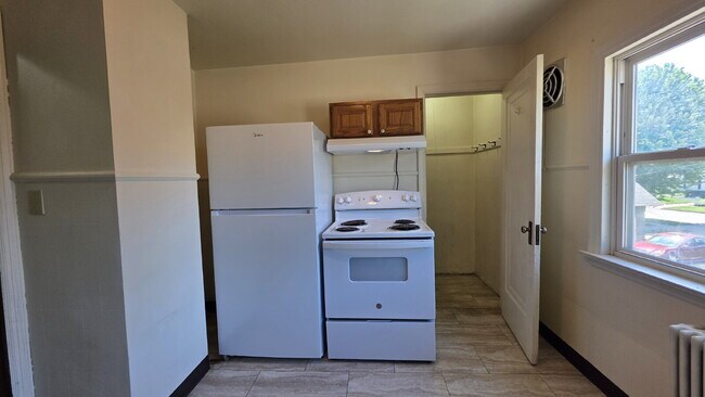 Foto del edificio - Cozy 2 Bed, 1 Bath Apartment in Appleton, ...